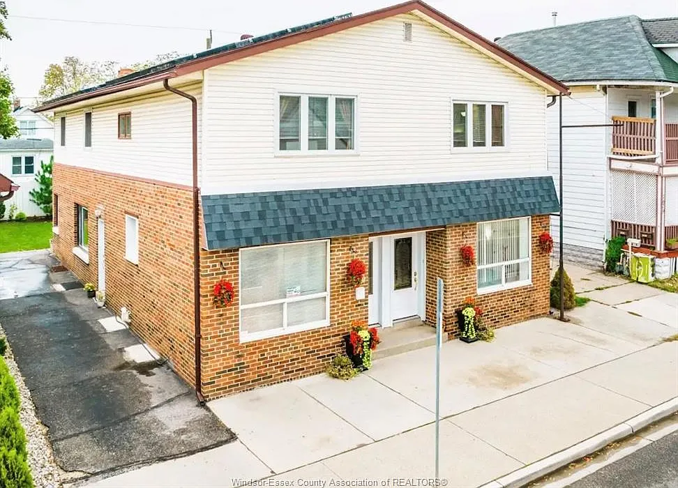 2 bed, $1,295 — Photo 1