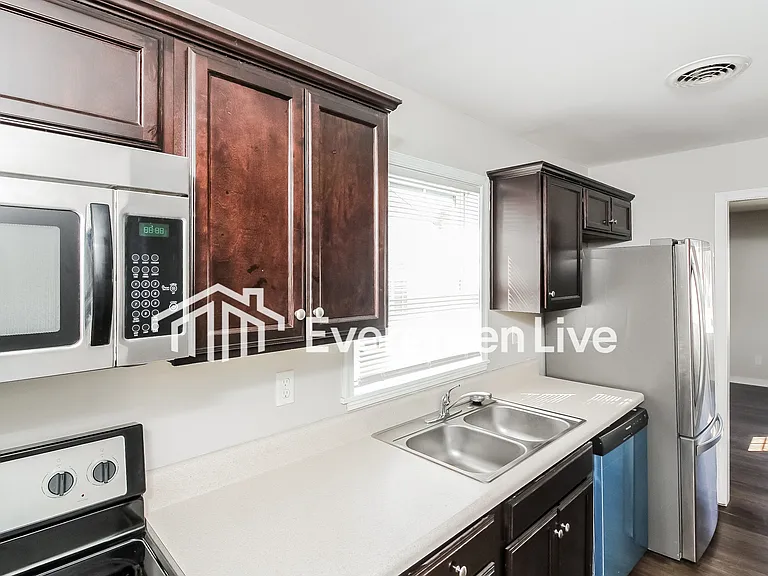 215 N Ivy Ave — Photo 6