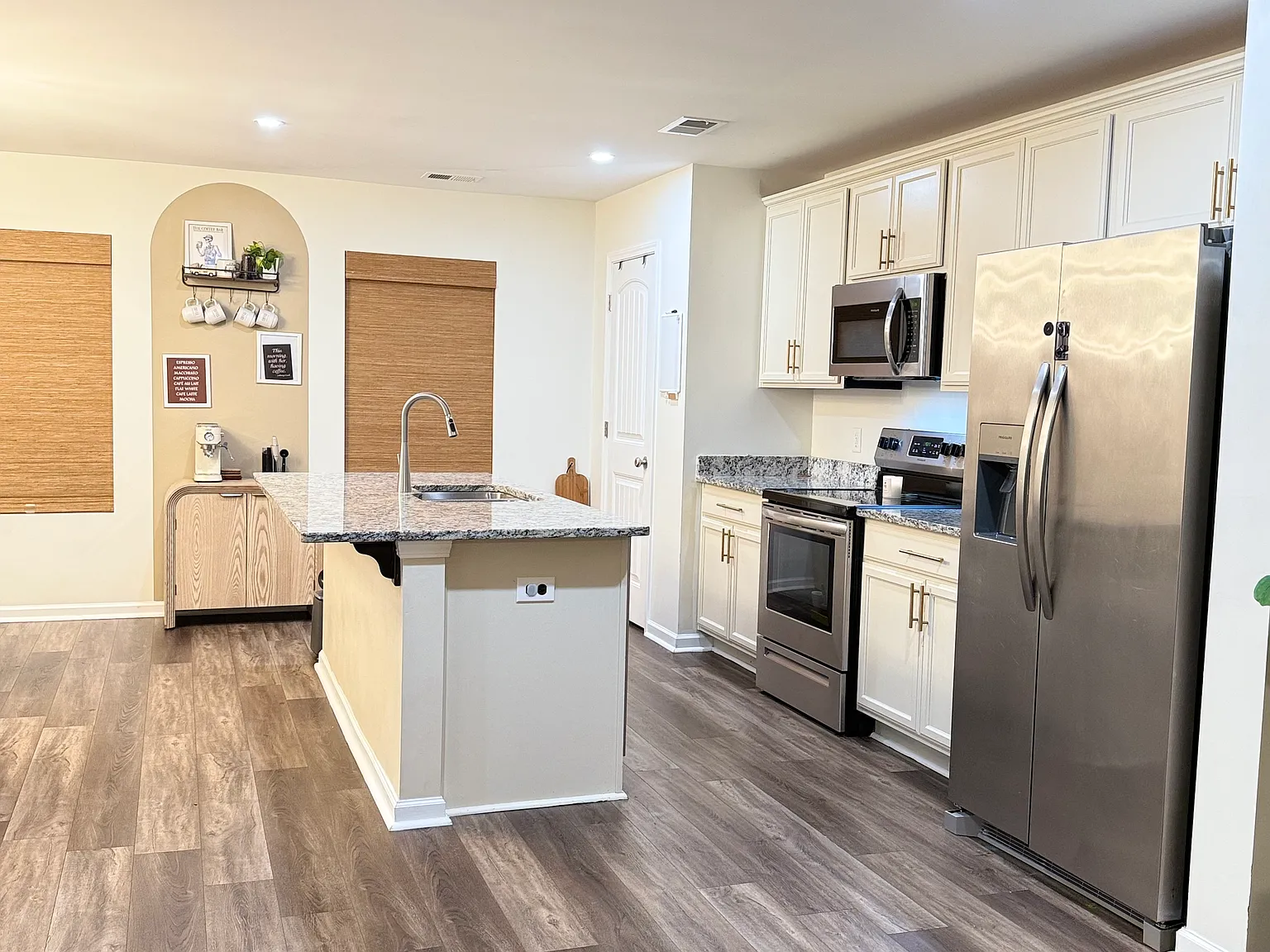 4 bed, 2061 sqft, $2,450 — Photo 3