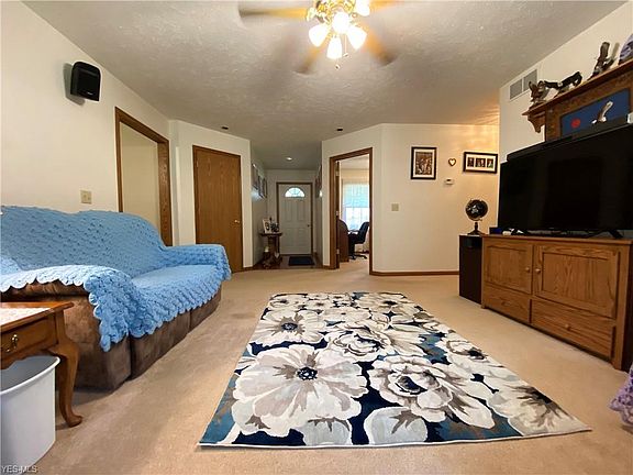 2nd image of 570 Inwood Dr