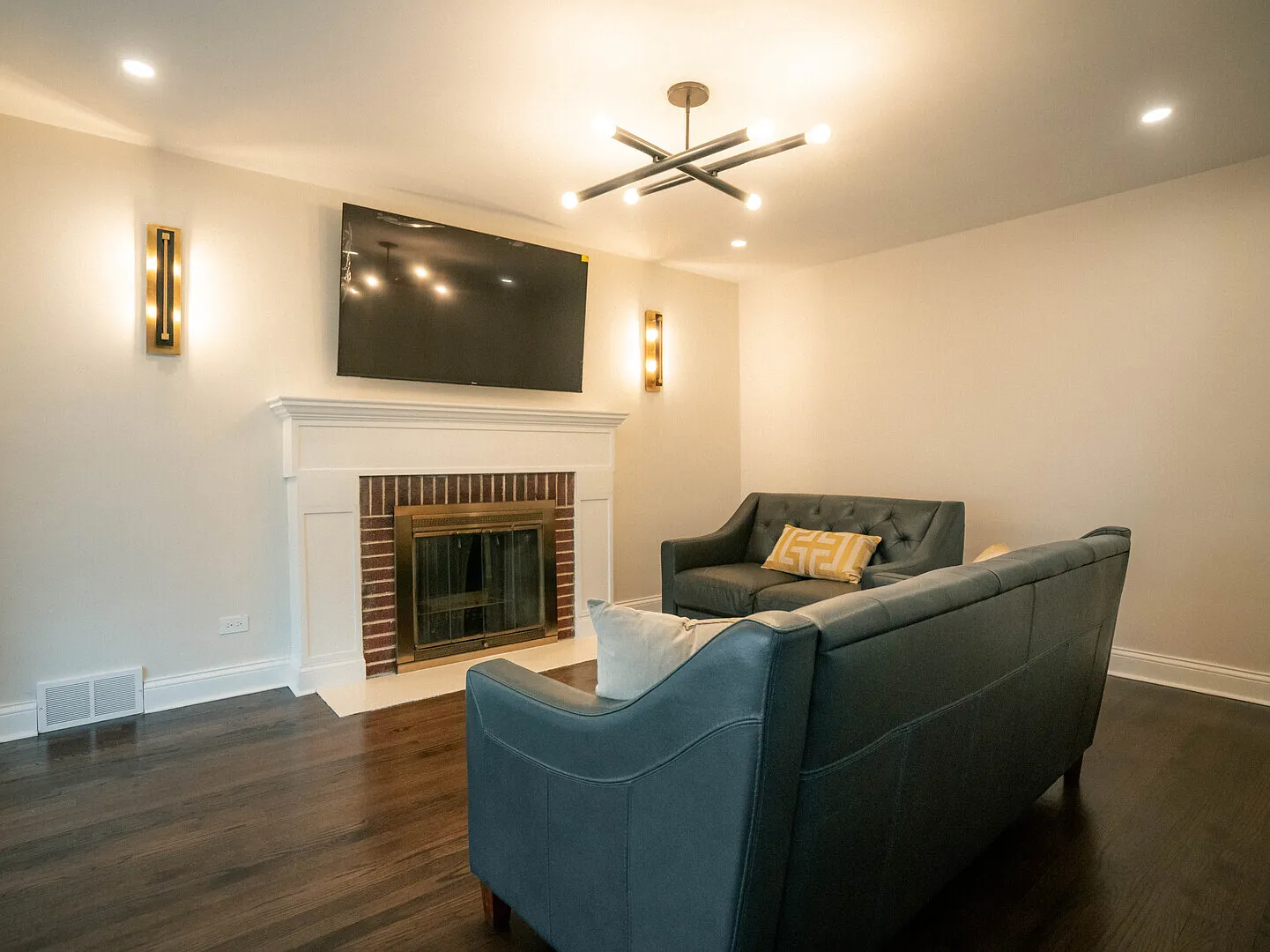 3 bed, 1555 sqft, $3,500 — Photo 4