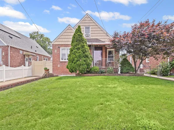 121 Alden Avenue, Valley Stream, NY 11580