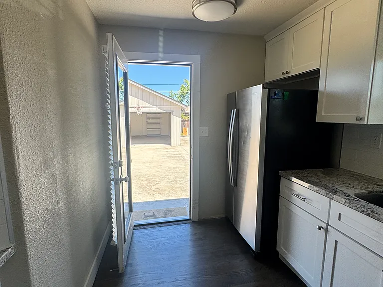 151 Hollywood Ave — Photo 5