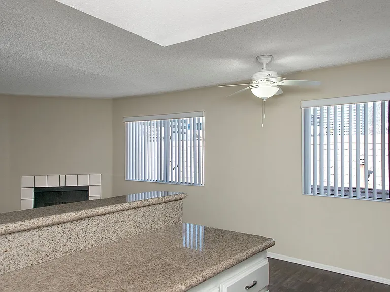 433 N Louise St — Photo 5