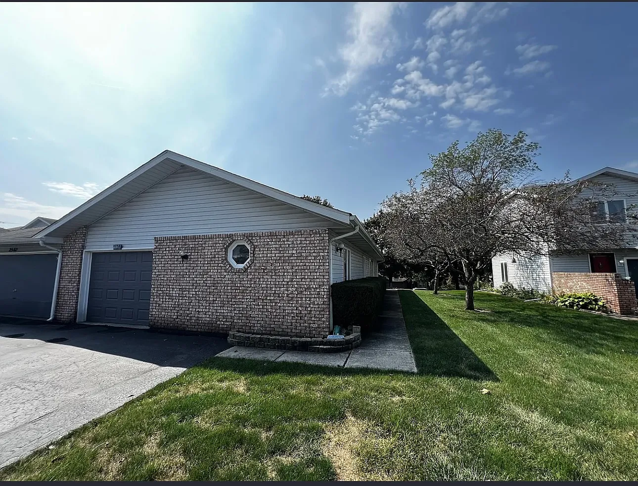 2581 Brookwood Dr photo 1