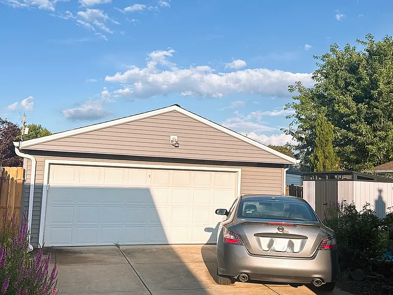 6051 Robert Dr — Photo 3