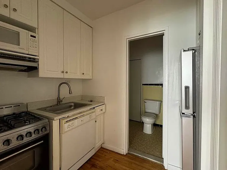 428 E 77th St #2D — Photo 4