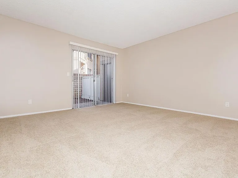 Carlyle Square Apartment Homes — Photo 34