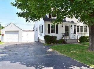 4 Burgess Pl, Groton, CT 06340
