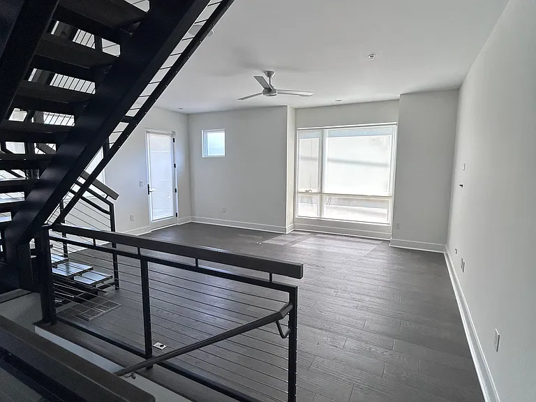 1145 Kirkwood Ave SE — Photo 6