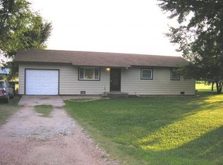 3307 Sycamore Rd, Hutchinson, KS 67502