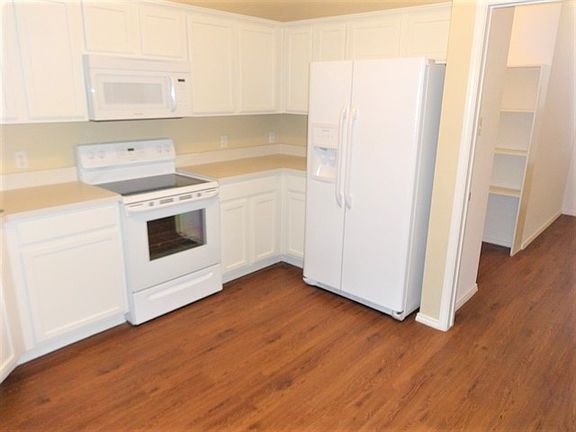 5th image of 225 Hilltop Dr