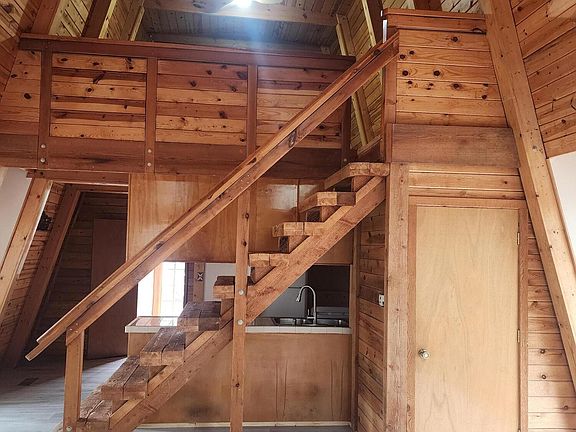 5th image of 137 Pine Hill Trl