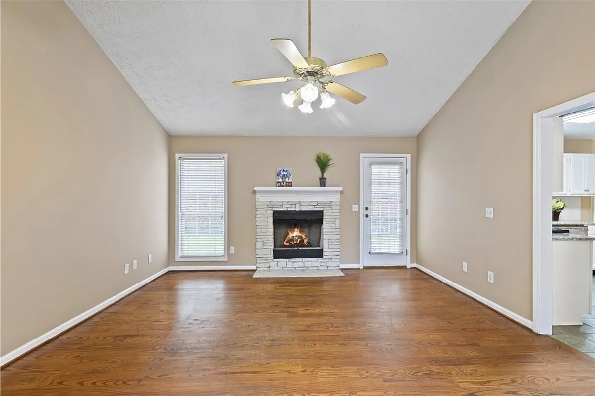 Building Photo - 1087 Birch Cir