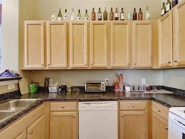 2606 Salado St #401 — Photo 16