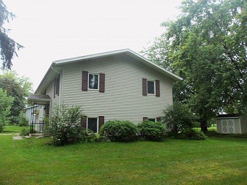 4th image of 801 N Airport Dr