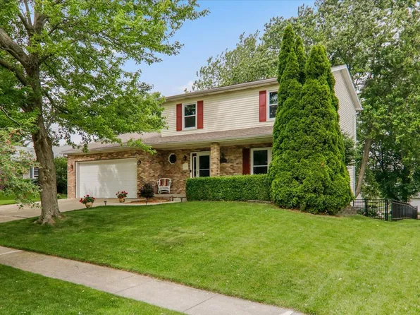1316 Kenneth Dr, Bloomington, IL 61704