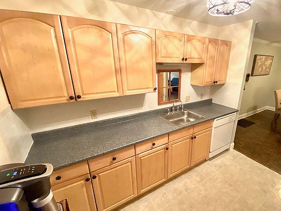 4th image of 4 Greenbriar Dr APT 303