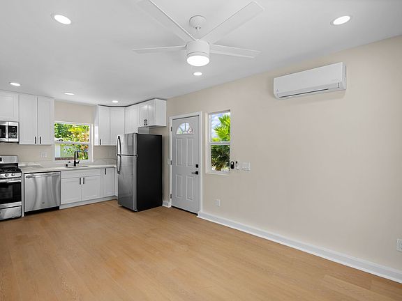 4th image of 5053 Lenore Dr