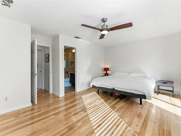105 E Davis Blvd #B — Photo 22