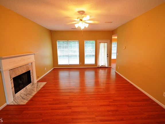 3rd image of 15 Backwater Ct