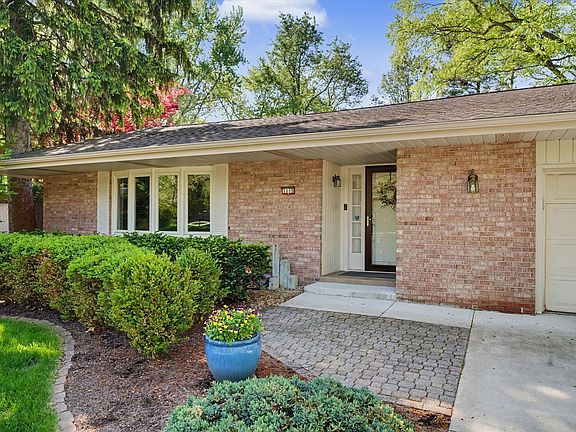 4th image of 1115 Foothill Dr