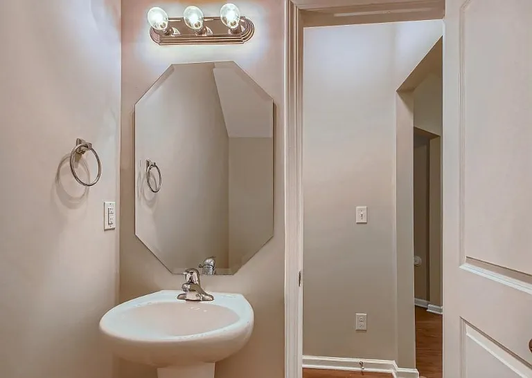 4040 Queensbridge Rd — Photo 4