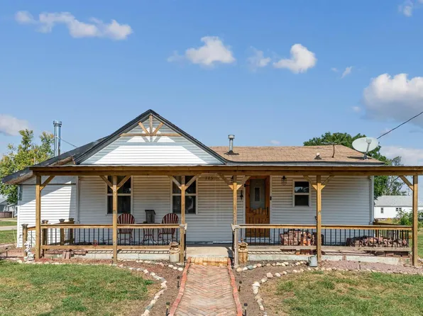 305 E 3rd St, Mineral, IL 61344