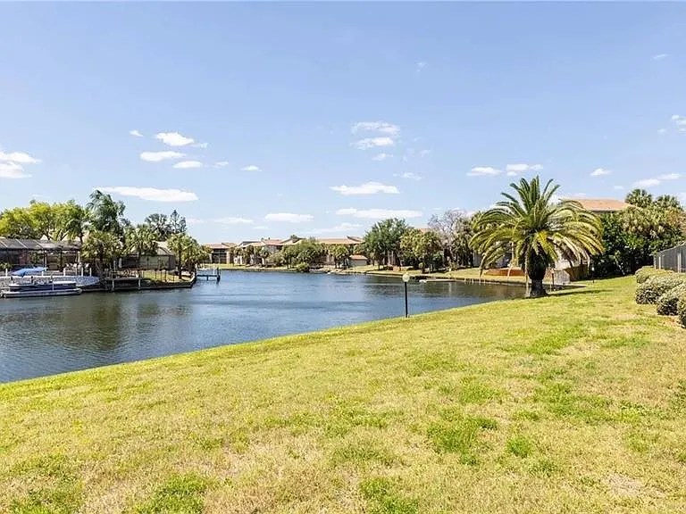 10438 Saint Tropez Pl — Photo 23