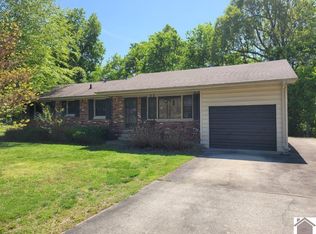 320 Riverside Dr, Paducah, KY 42003