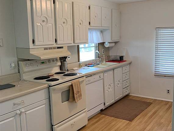5th image of 4111 Voorne St