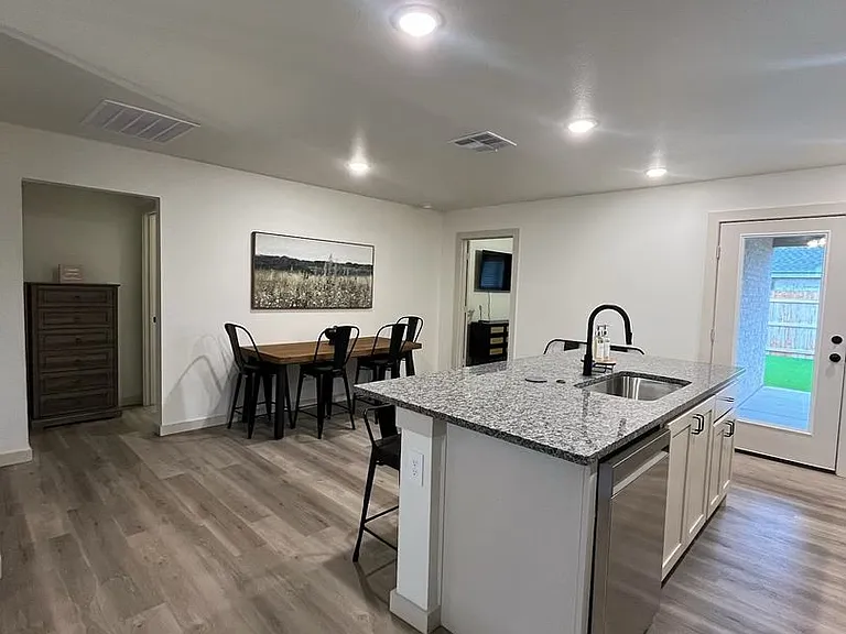 7701 Date Ave — Photo 7