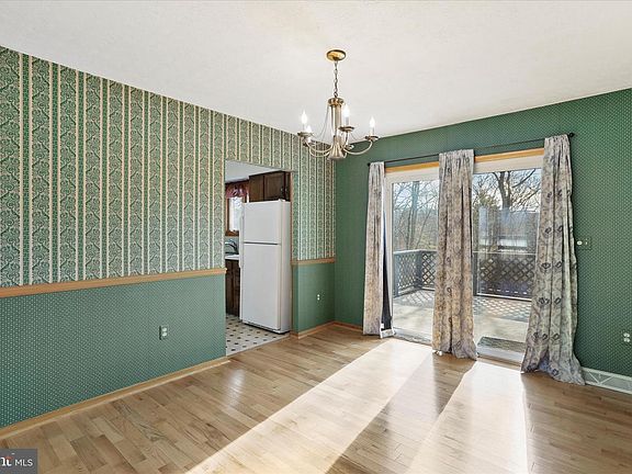 5th image of 876 Sunrise Dr