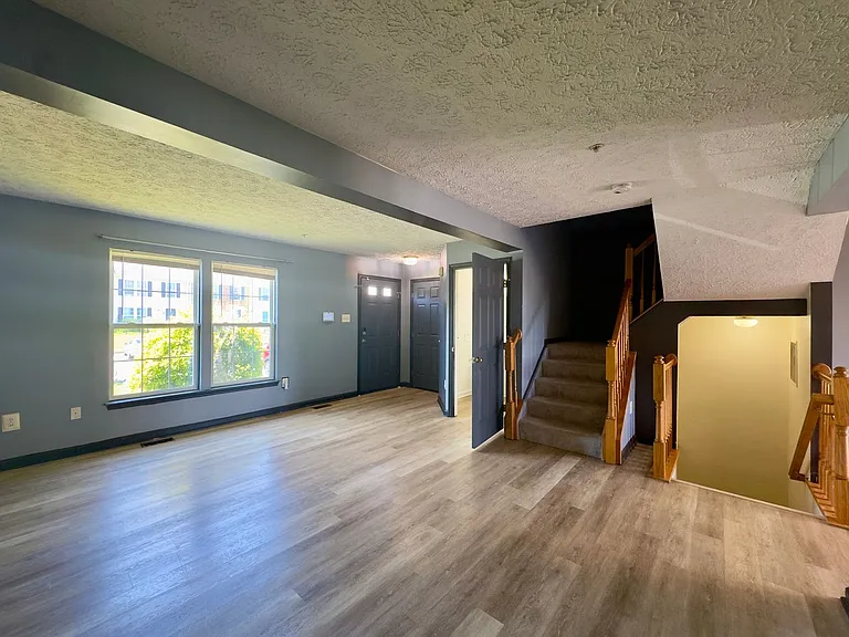 537 Macintosh Cir — Photo 2