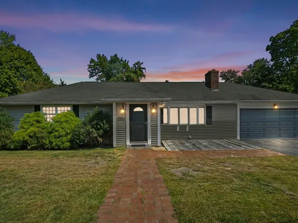 37 Queen Ave, Methuen, MA 01844