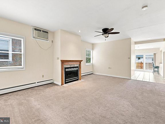 4th image of 1909 Rhawn St