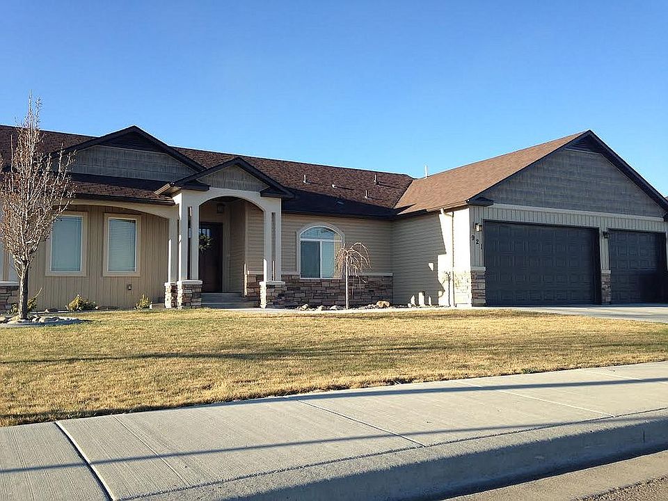 1st image of 921 Paintbrush Ave