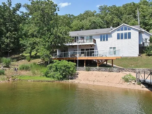 354 Navajo Rd, Lake Ozark, MO 65049