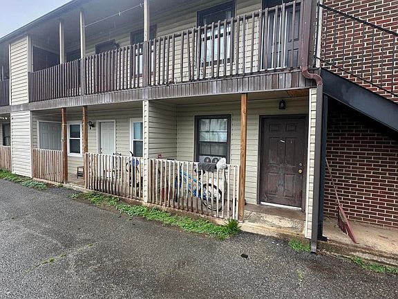 2nd image of 1607 Wayne St NE