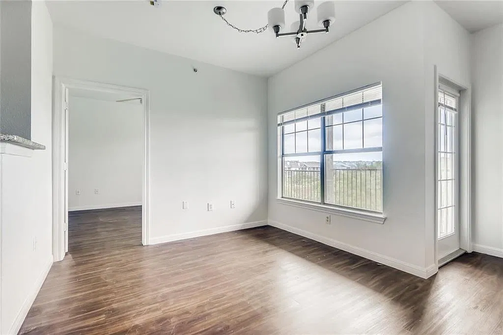 3 bed, 2.0 bath, 1111 sqft, $1,600 — Photo 3