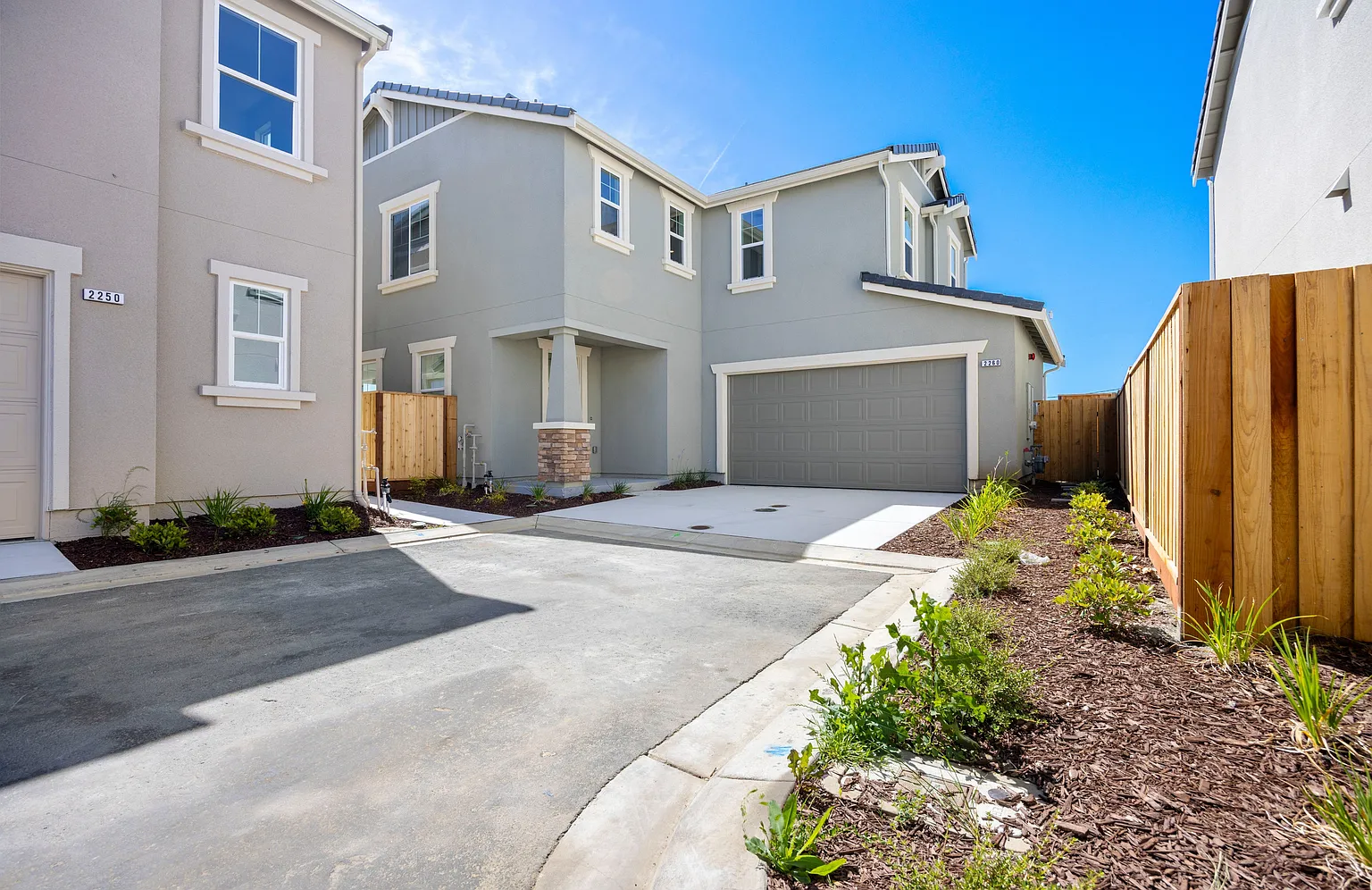 2260 Gladiola Dr photo 1
