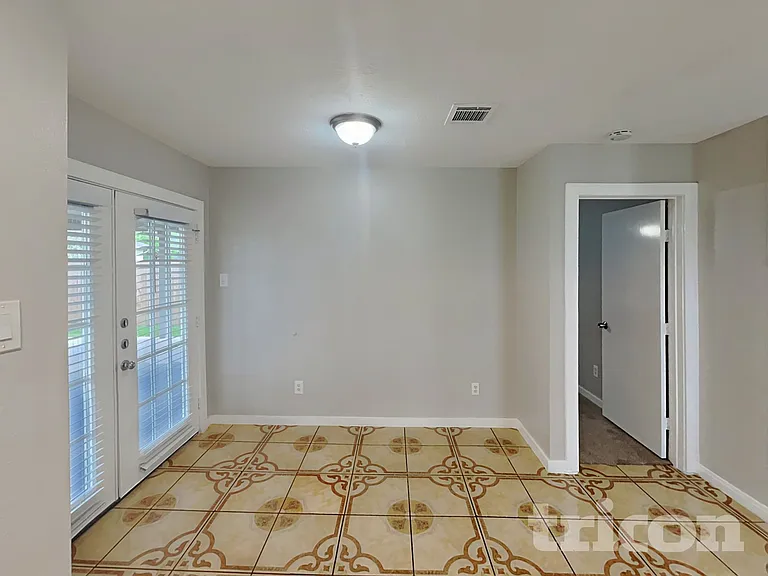 1016 Deerpass Dr — Photo 5