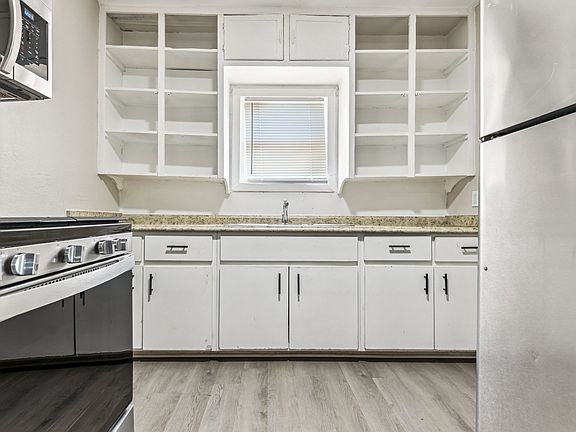 4th image of 416 W 9th St #1