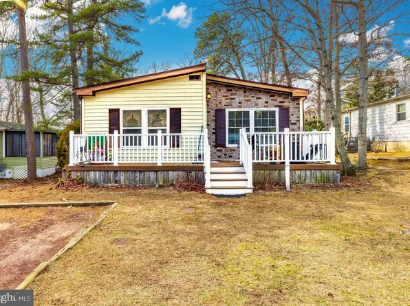 16 Holly Ct, Mays Landing, NJ 08330