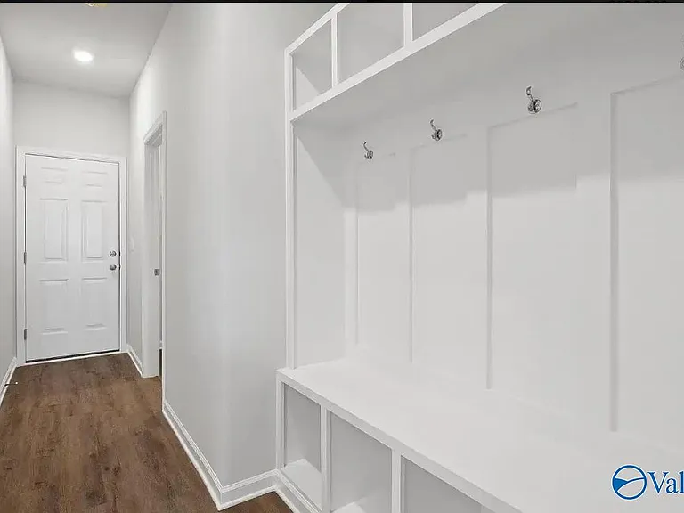 408 Tracer St — Photo 8