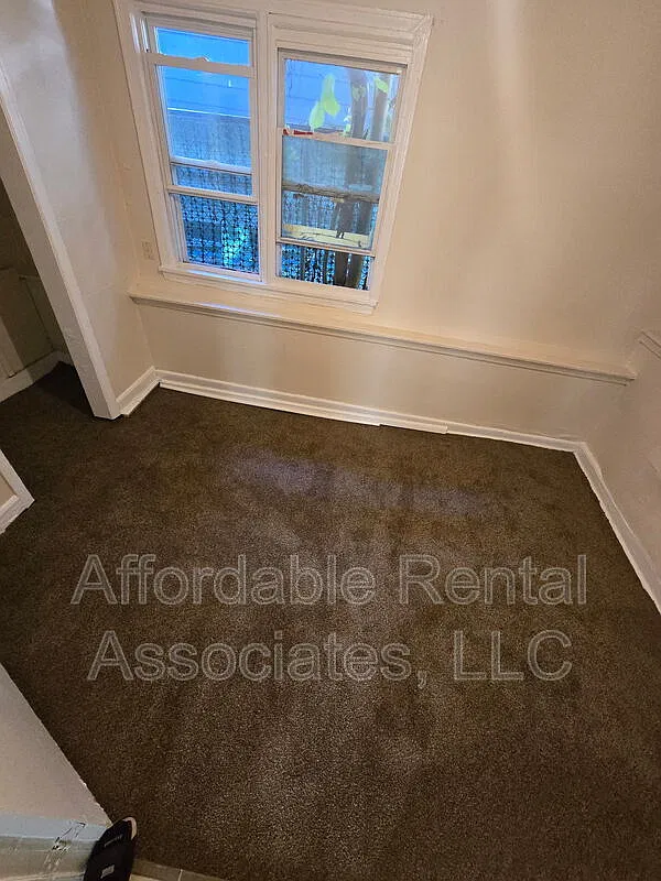 2 bed, 1.0 bath, $998 — Photo 1
