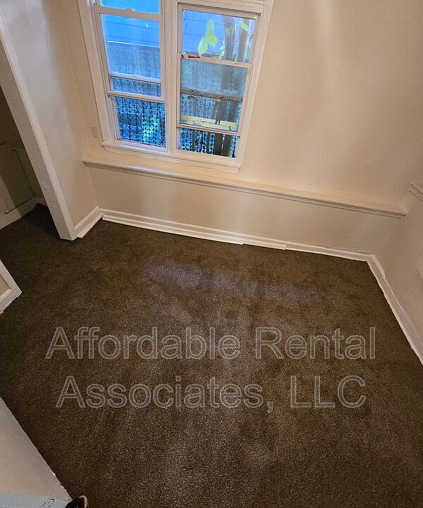 1st image of 2360 S 16th St