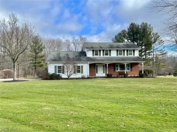 10055 Woodview Dr, Chardon, OH 44024