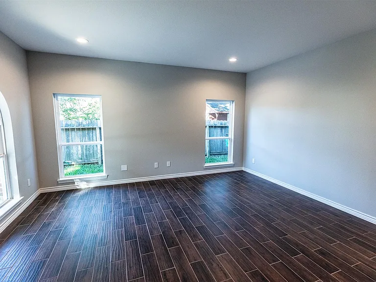 507 E Foley St — Photo 12