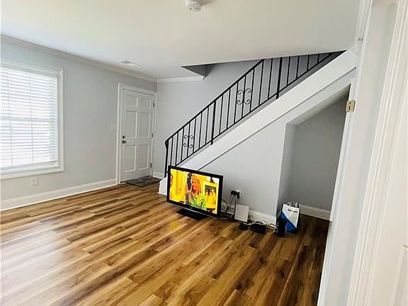5th image of 18 Villa Ct SE